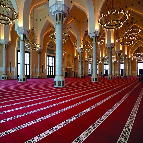 Read more about the article Choosing the Perfect Mosque Carpet: A Guide to Quality, Durability, and Aesthetic Appeal